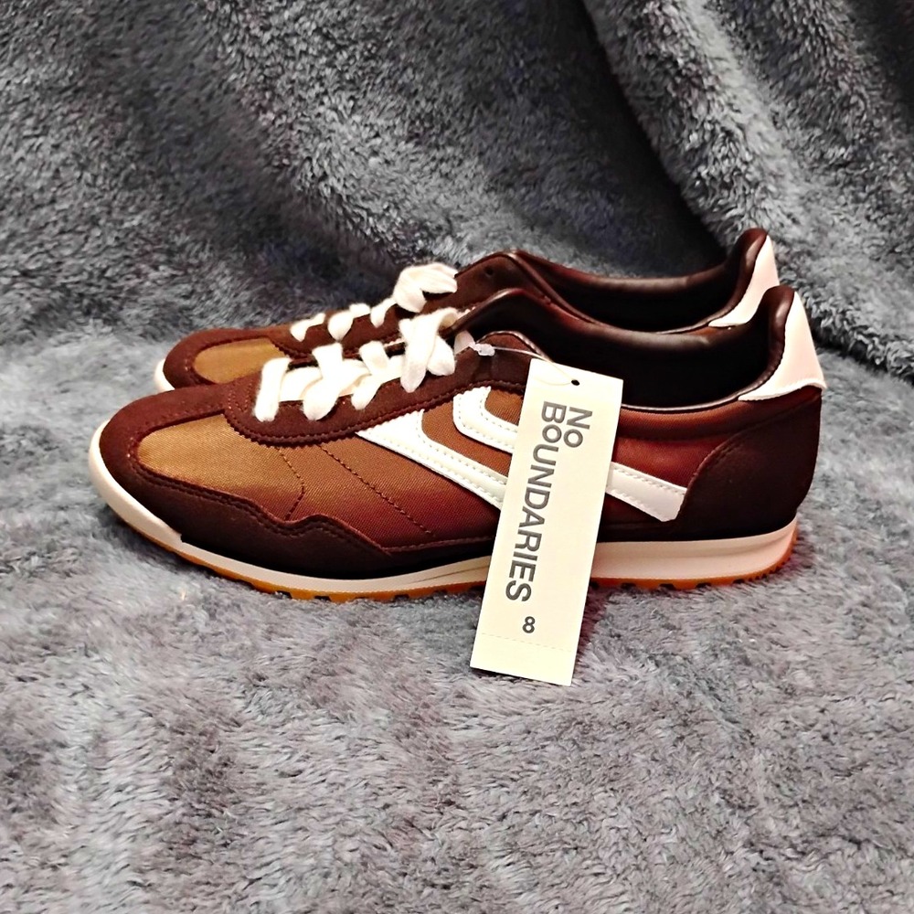 No Boundaries Women's Brown/White Lace Up Low Top Athletic Sneakers